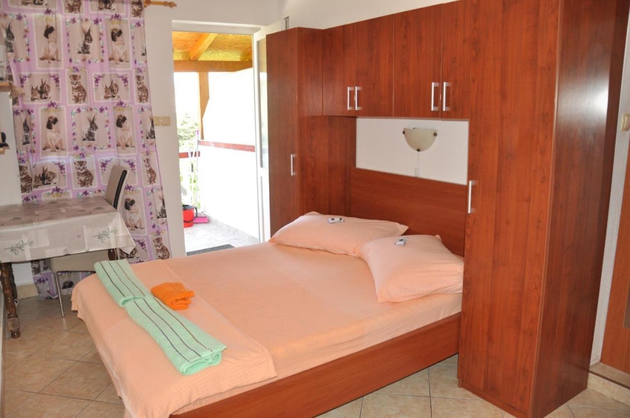 Apartments Bela - Sea View Lopar Esterno foto