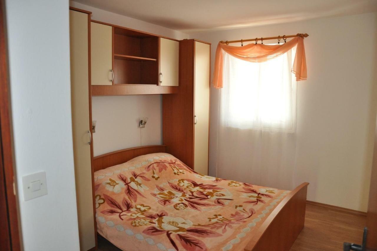 Apartments Bela - Sea View Lopar Esterno foto