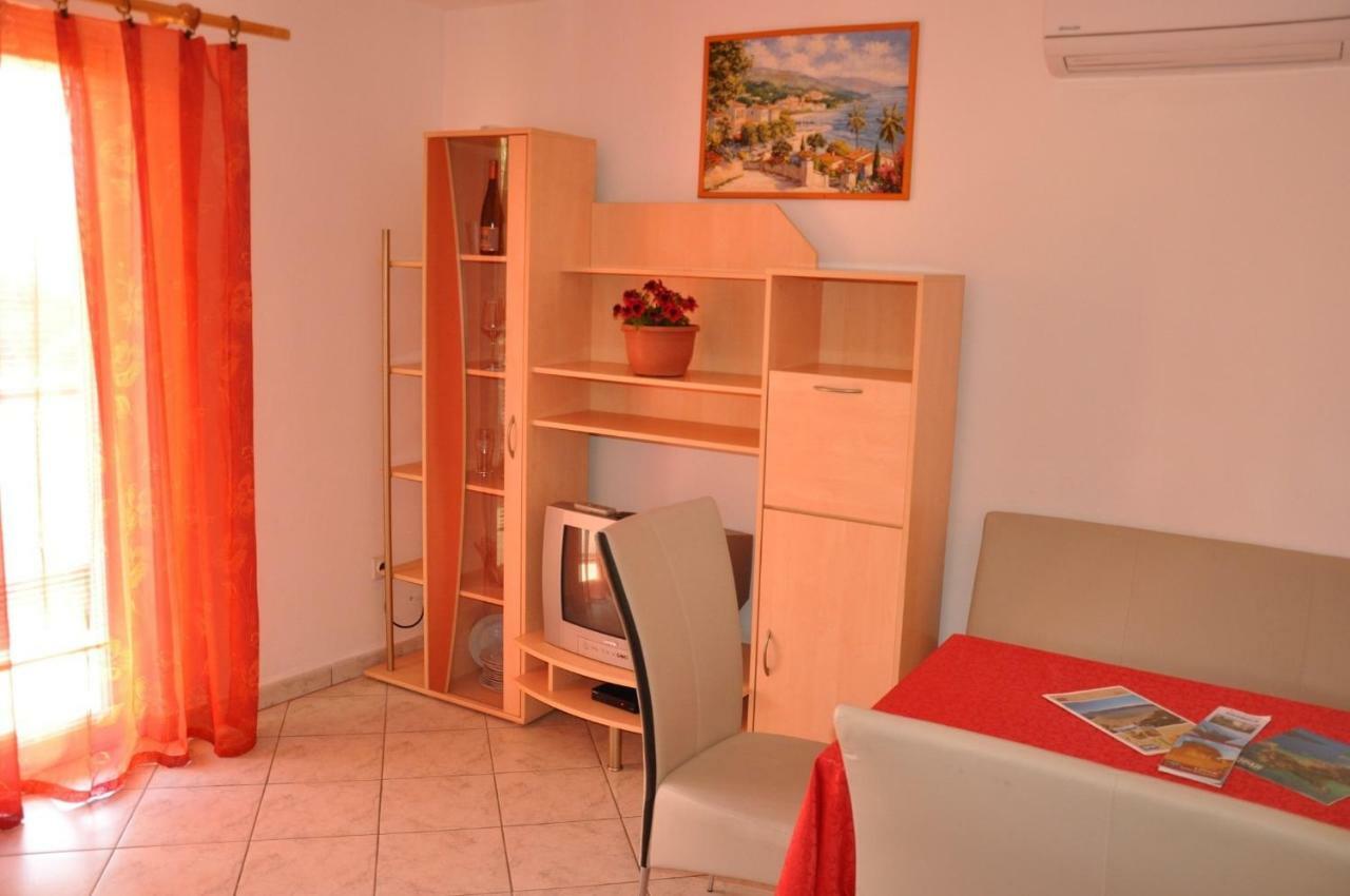 Apartments Bela - Sea View Lopar Esterno foto
